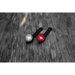 Incirca Lichtset, LED, Frontlicht 3 Funktionen 12 Lumen / R&uuml;cklicht 6 Lumen, Inkl. Halterung Und 2xCR2 -E-Bike Zubehör incirca lichtset led frontlicht 3 funktionen 12 lumen ruecklicht 6 lumen inkl halterung und 2xcr22